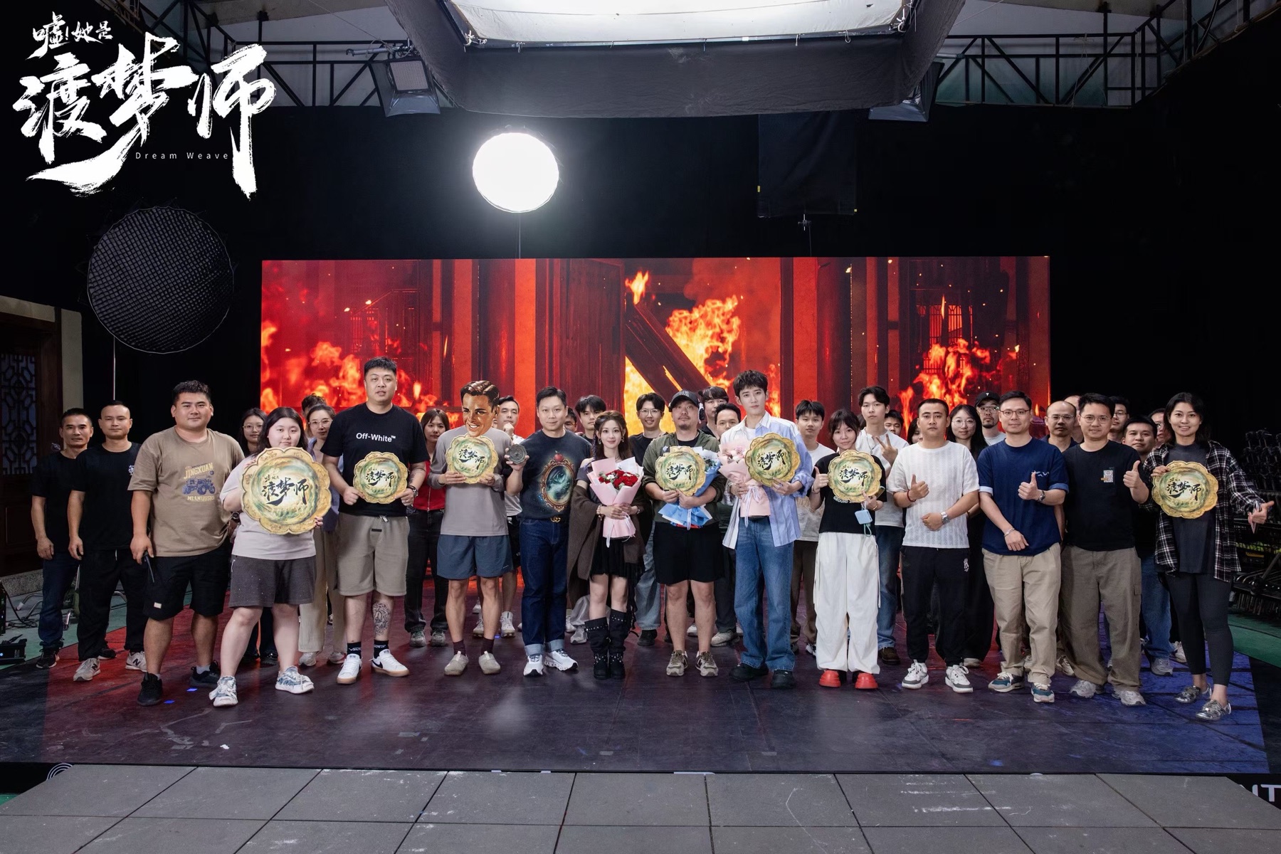 短剧《嘘！她是渡梦师》主创团队合影