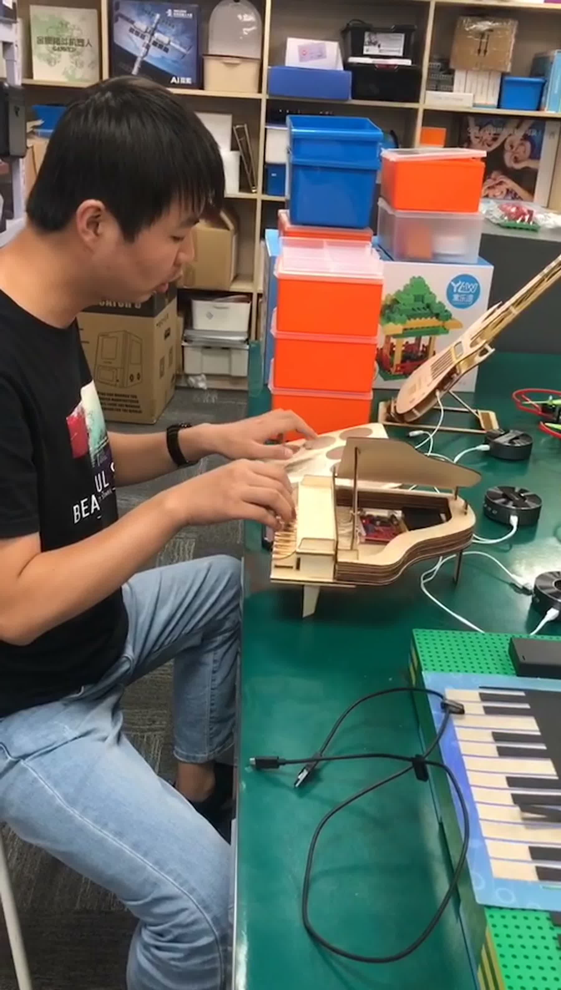 音乐创客编程产品课堂演示